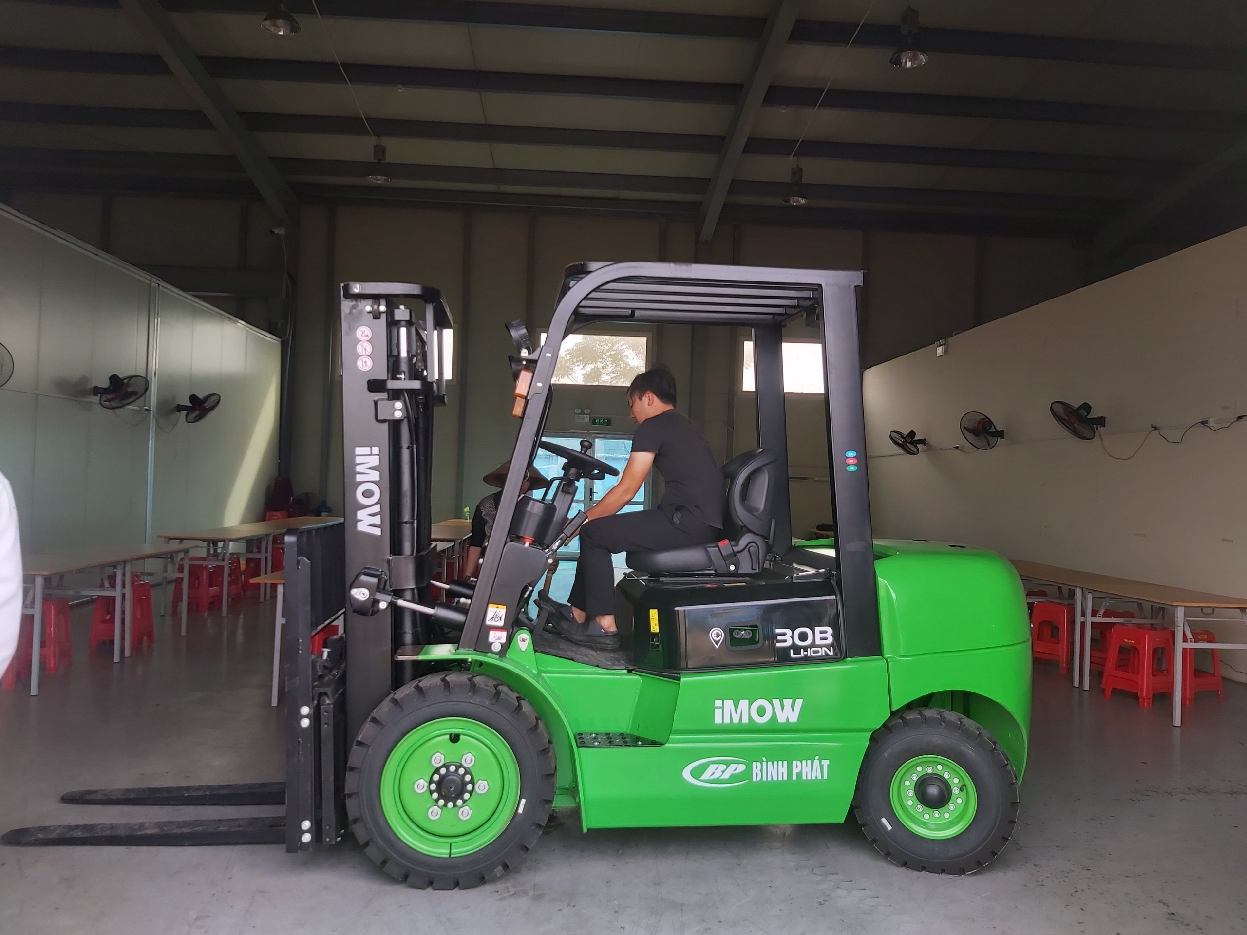 Lithium ion battery forklift