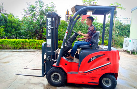 Maximal electric forklift use Lithium-ion battery